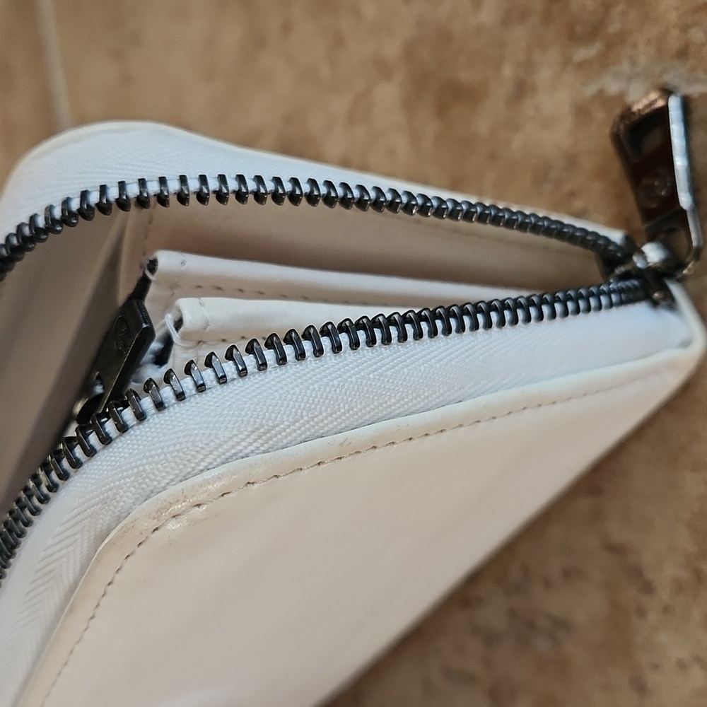 LONGCHAMP White Leather Wallet with Embossed Logo - Picture 15 of 16